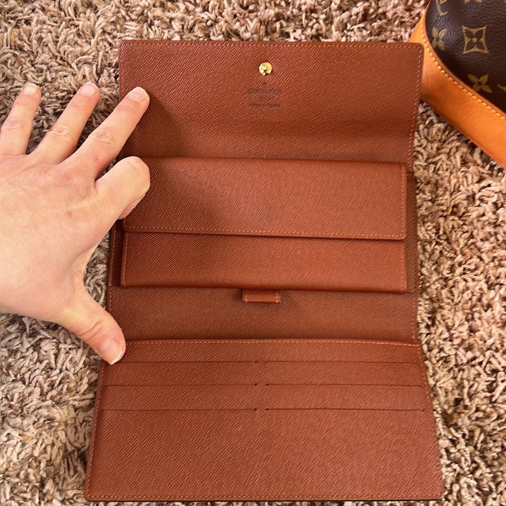 ๐ฅ๐ฅ๐ฅ- Authentic Louis Vuitton wallet only !๐ธ๐ธ๐ข - Picture 4 of 6